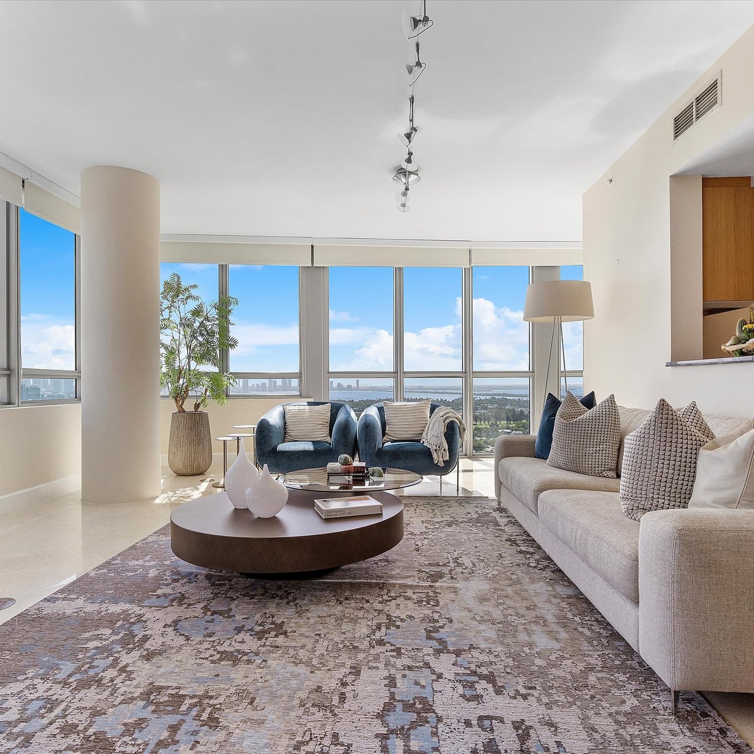 Ocean & Skyline Tranquility